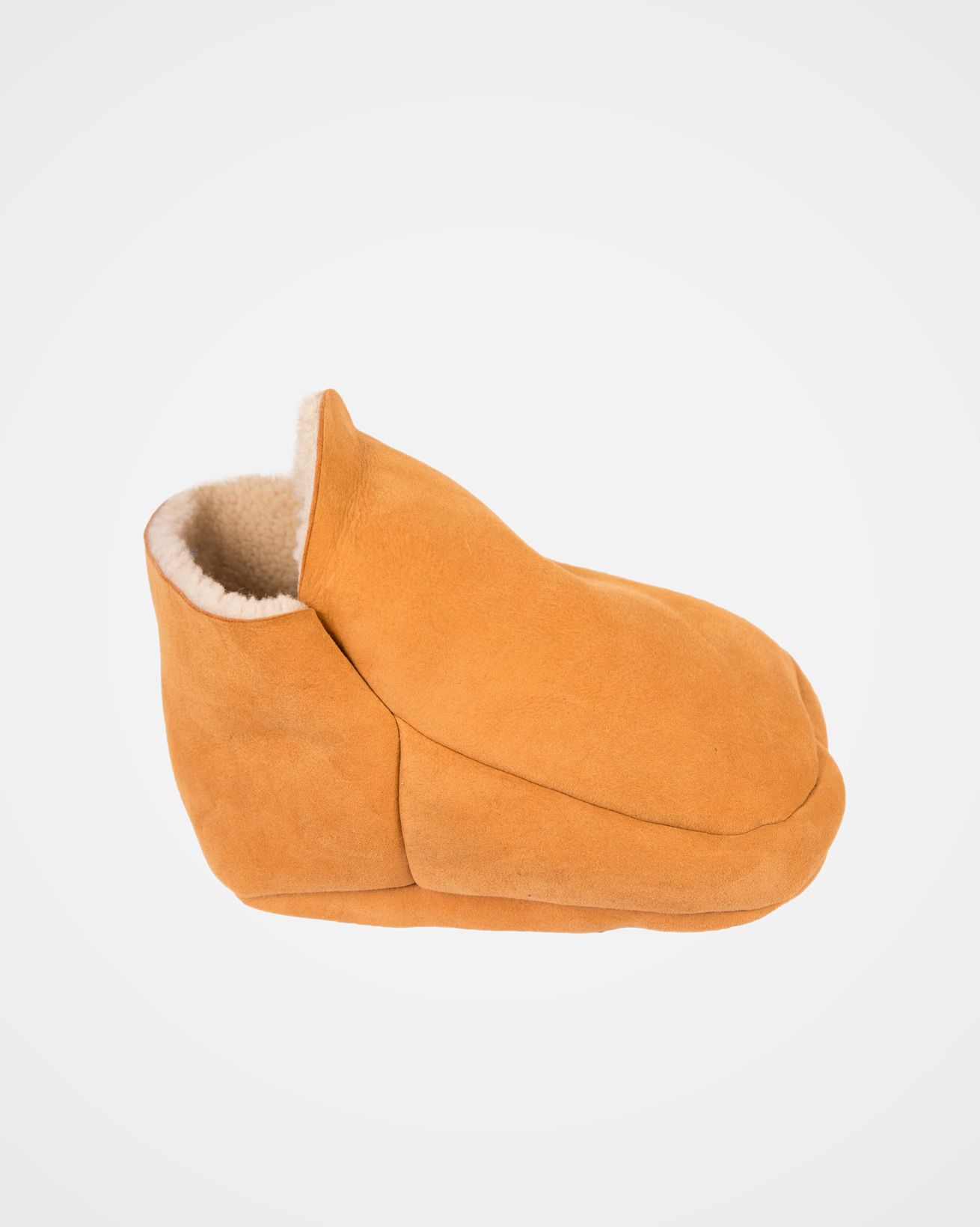 2140_sheepskin-footmuff_spice_side.jpg