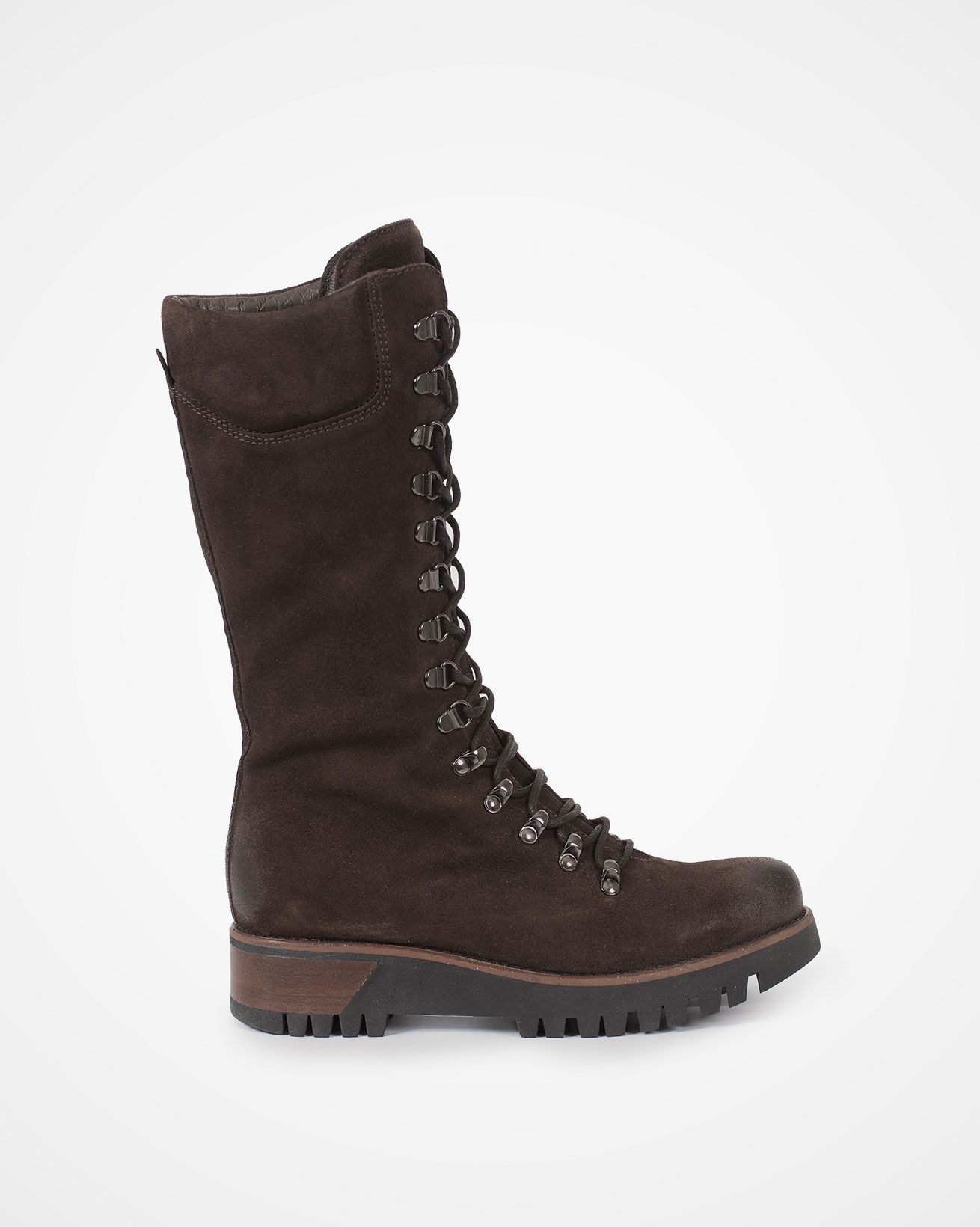 7082_wilderness-boots_tanners-brown_outside.jpg