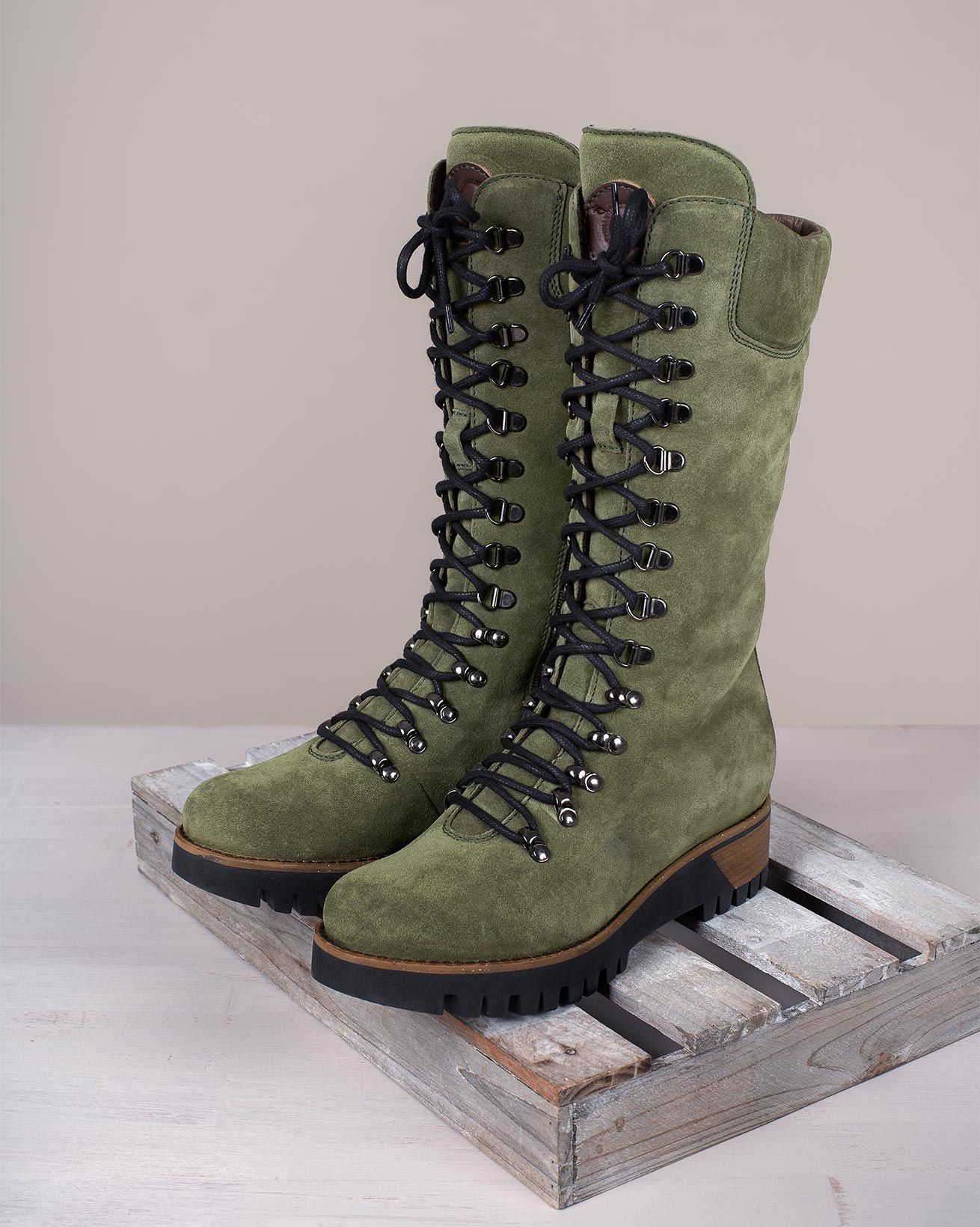 7082_wilderness-boots_sage_lifestyle_lfs.jpg