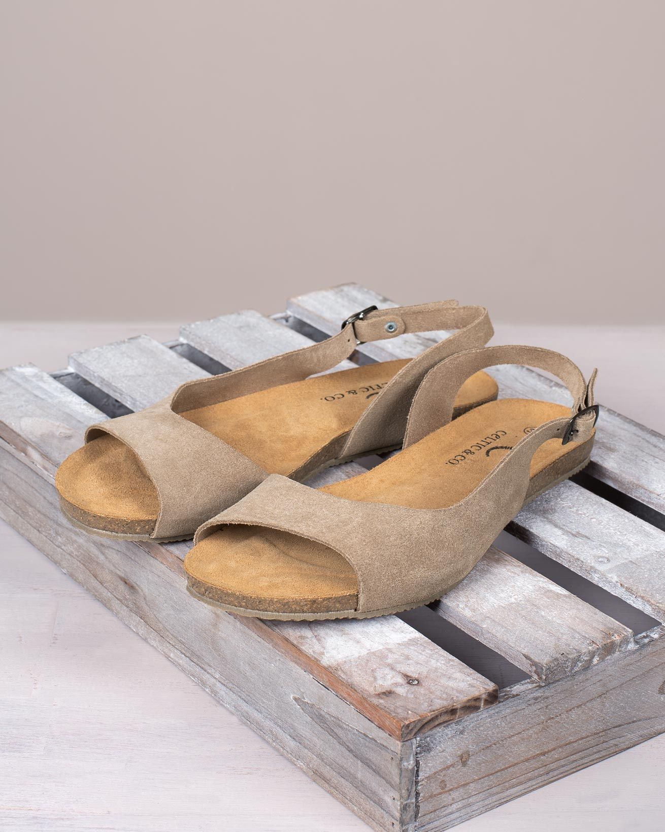 7697_sling-back-flat_sandal_camel_lifestyle_lfs.jpg