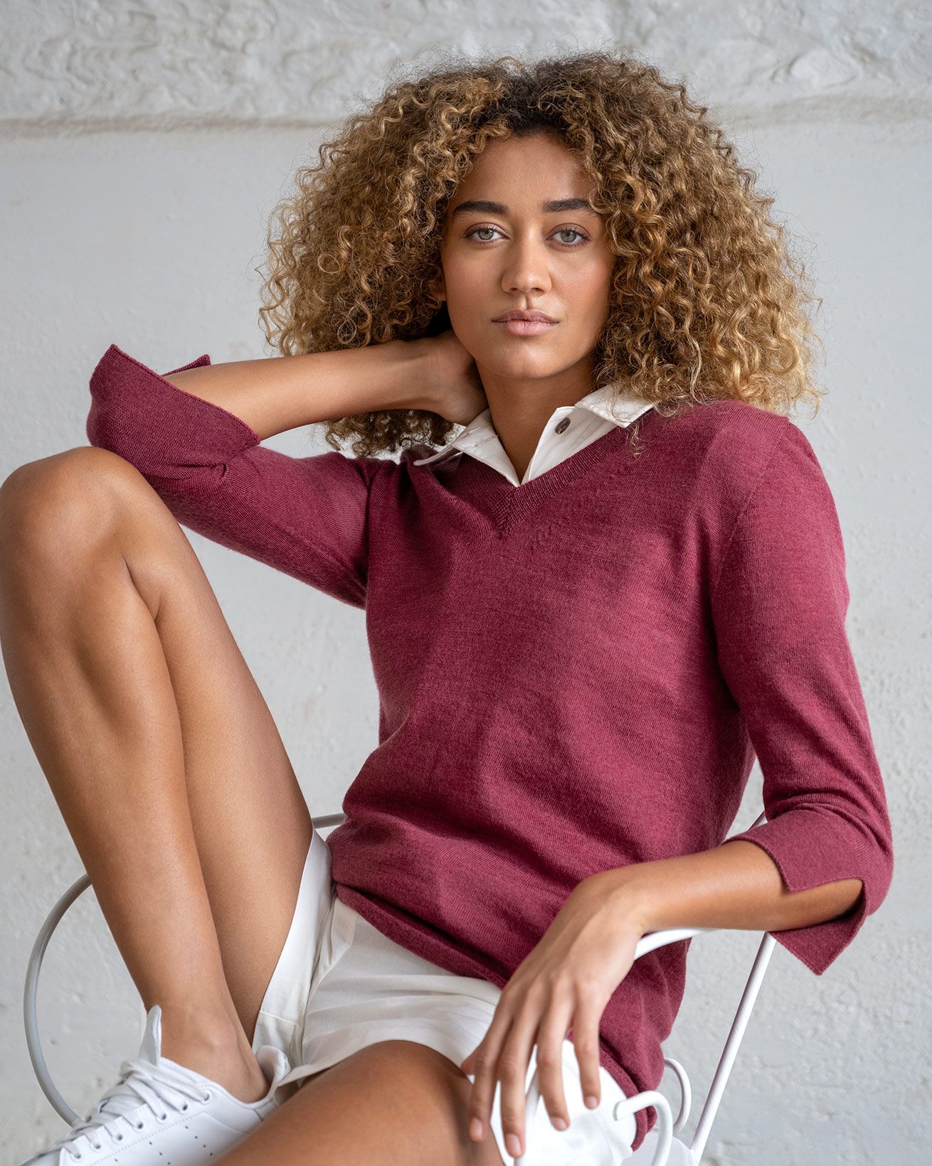 Pull à col V en laine mérinos finement tricotée