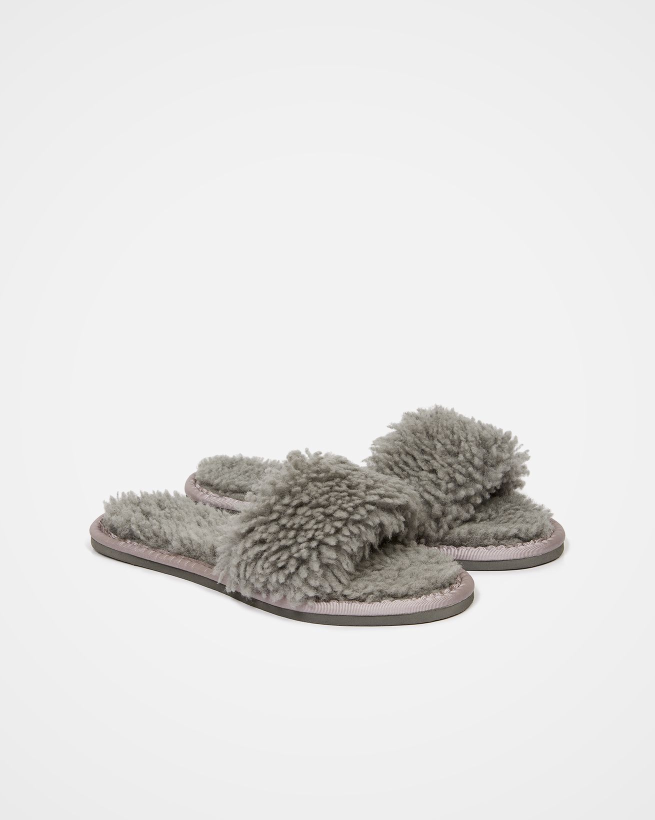 7614_sheepskin-slides_light-grey_pair.jpg