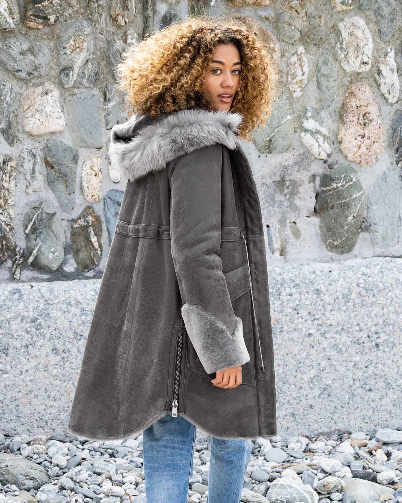 7623-7835-7400_sheepskin-hooded-parka_derby-grey-savannah-95_crop_web.jpg
