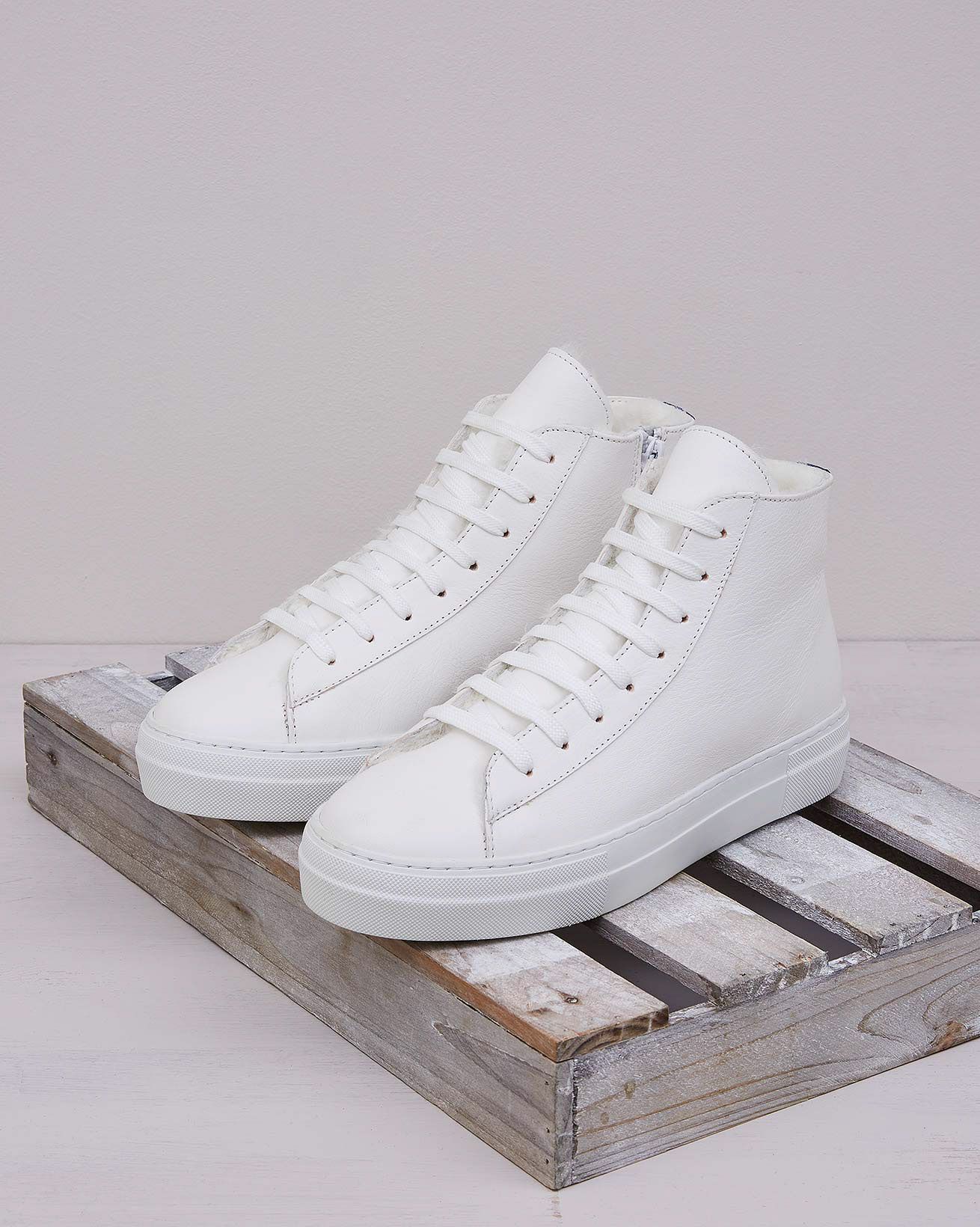 v2_7836_sheepskin-lined-high-top-trainer_white-navy_lfs_web.jpg