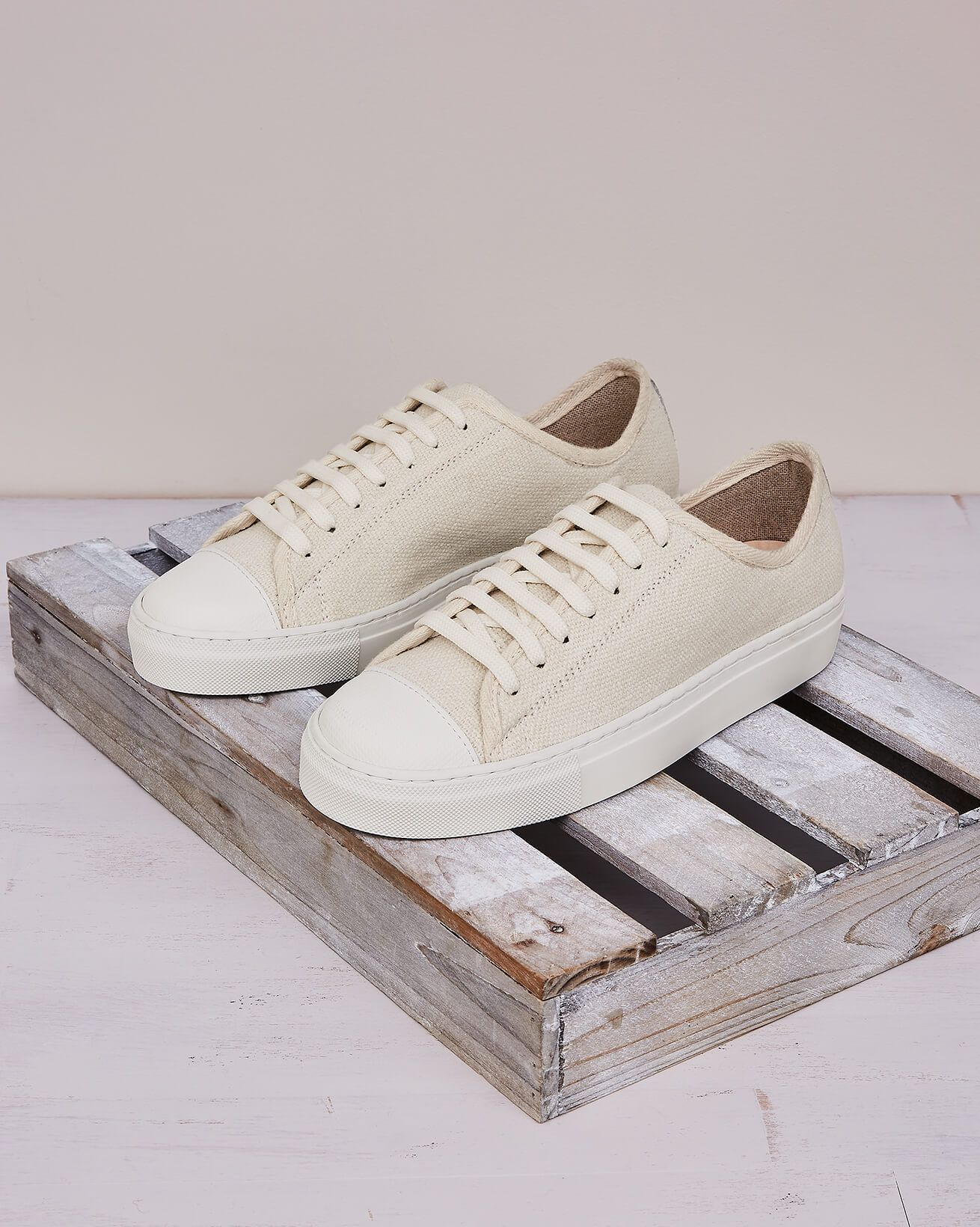 7909_recycled-canvas-trainer_milk_lfs_web.jpg