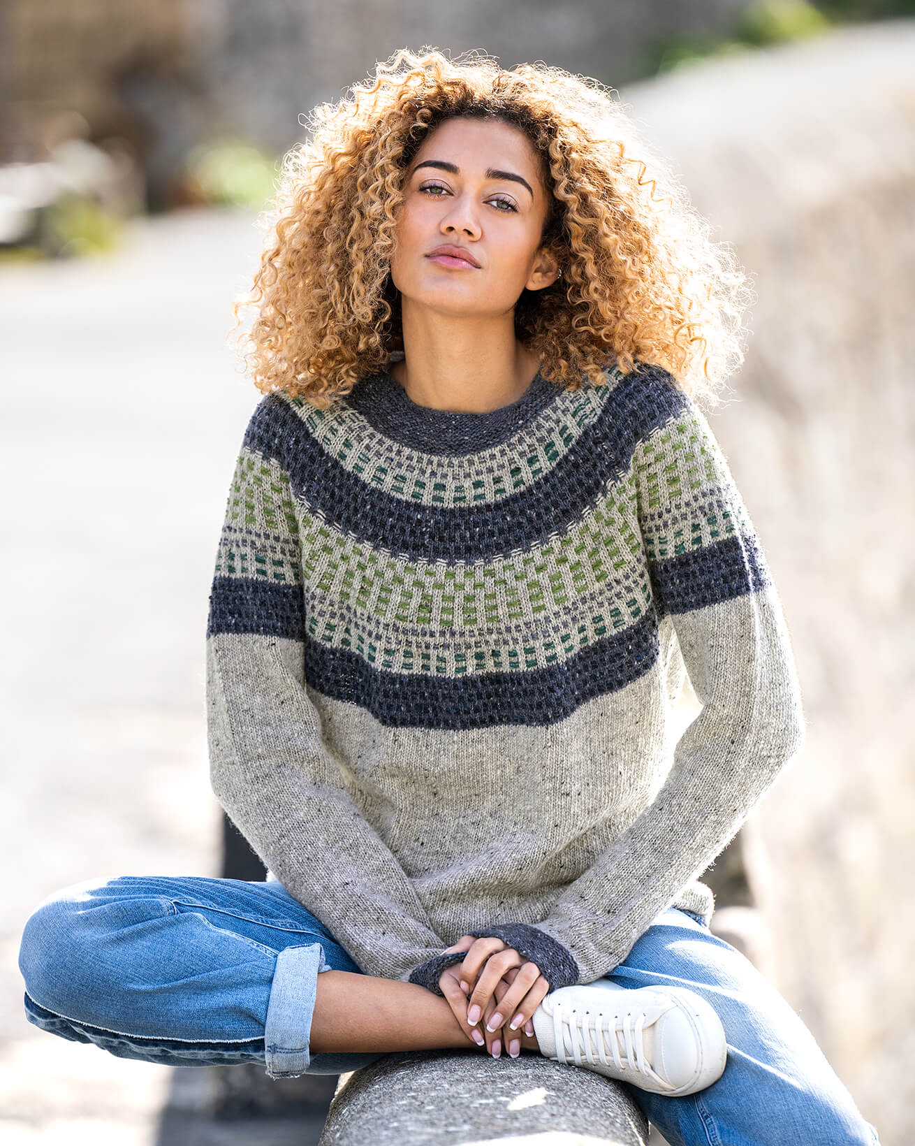 Pullover aus Donegalwolle mit Schwebemaschen-Passe