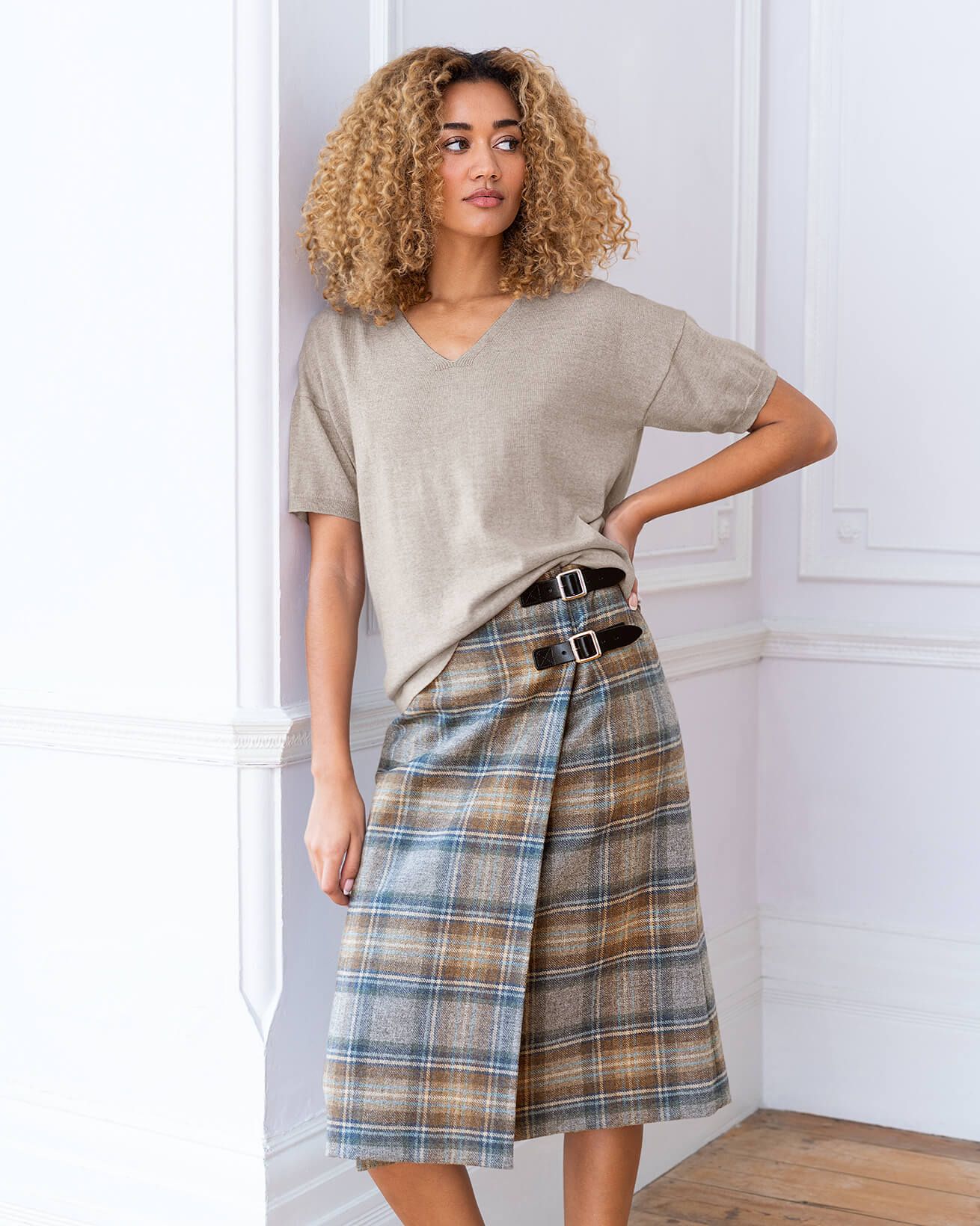 7853-7494_fine-knit-v-neck-tee_oatmeal-65_web.jpg
