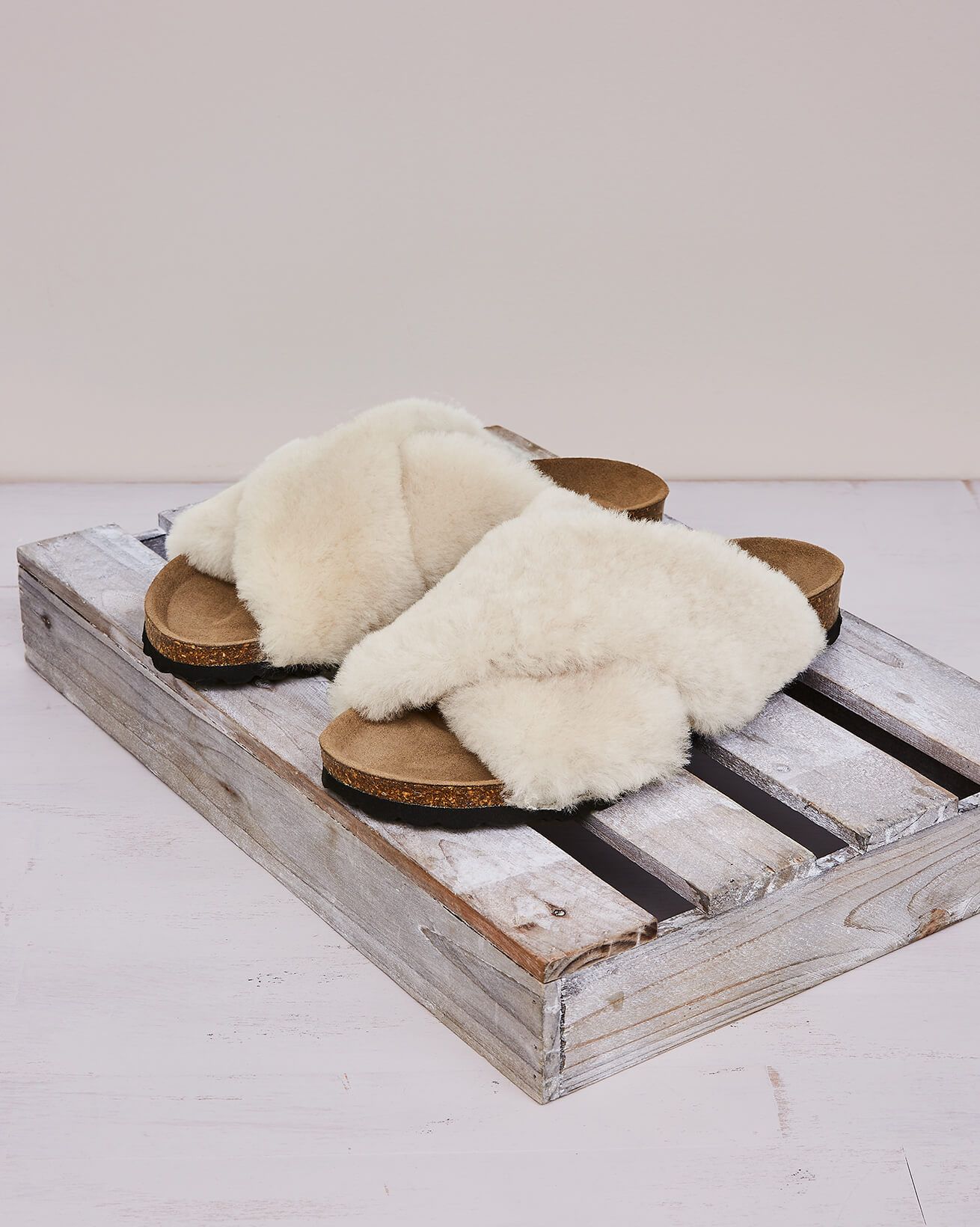 7906_sheepskin-crossover-sandal_milk_lfs_web.jpg