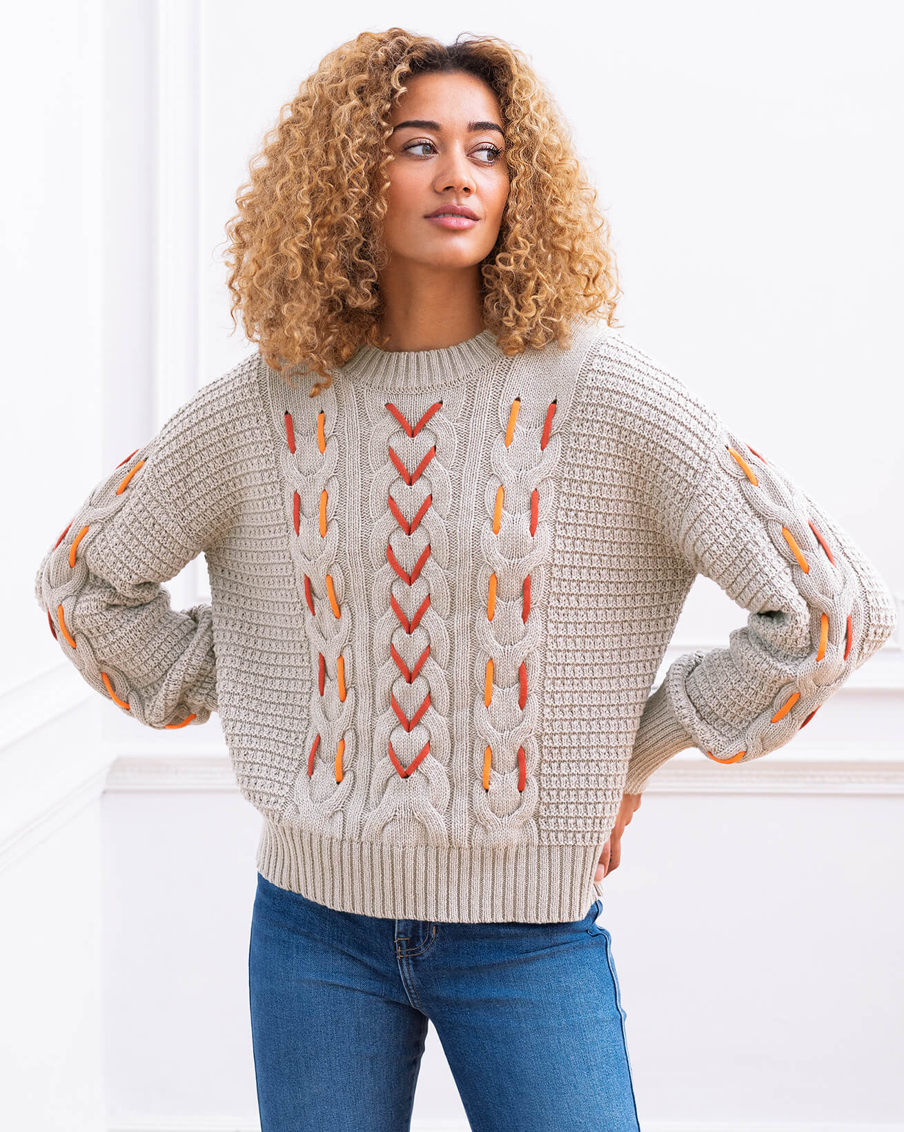 Zopfstrickpullover Mit Schurungsdetail 