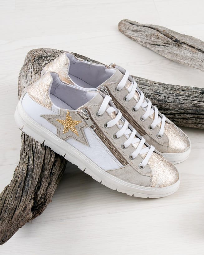 Baskets à empiècements en daim